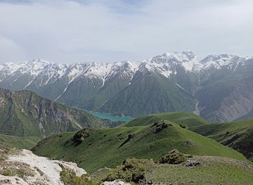 kyrgyzstan/naryn-region/attraction/kara-suu-lake