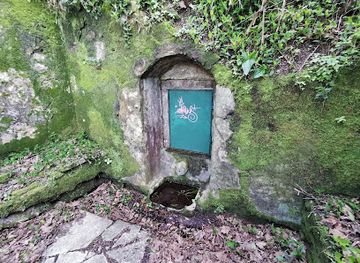 portugal/serra-de-sintra/attraction/banhos-de-santa-eufemia