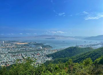 vietnam/central-highlands/attraction/ba-hoa-mountain-peak