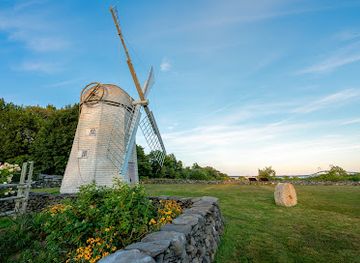rhode-island/beavertail-state-park/attraction/windmill-hill-historic-district