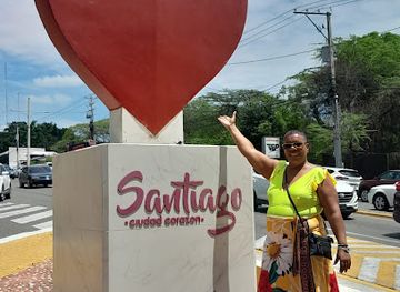 dominican-republic/santiago/attraction/estatua-corazon-santiago-de-los-caballeros-autopista-duarte