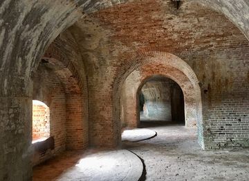 florida/pensacola-beach/attraction/fort-pickens-battery-worth