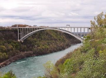 canada/niagara-falls/attraction/lewiston-queenston-bridge