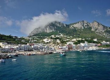 italy/capri/attraction/spiaggia-marina-grande