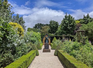 australia/southern-highlands/attraction/red-cow-farm-garden