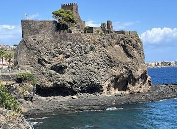 italy/catania/attraction/castello-normanno-svevo-di-aci-castello