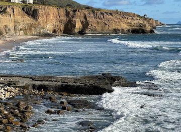california/san-diego-beaches/attraction/stairs-to-lookout-on-sunset-cliffs