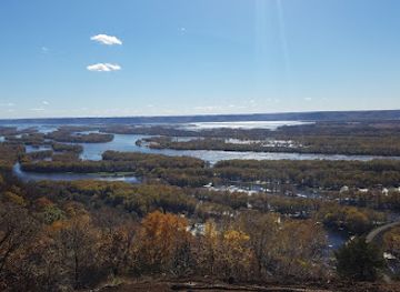 minnesota/mississippi-river/attraction/kellogg-weaver-dunes-scientific-and-natural-area-sna