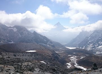 nepal/gokyo-lakes/attraction/cho-la-glacier-lake