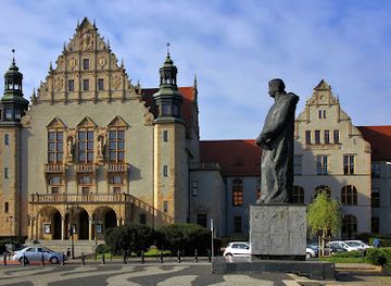poland/poznan/stare-miasto/attraction/adam-mickiewicz-square