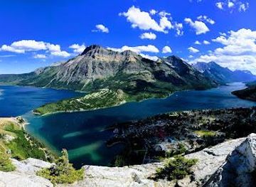 montana/glacier-national-park/attraction/waterton-lake