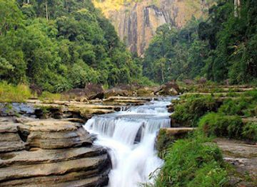 bangladesh/madhupur-tract/attraction/amiakhum-waterfall
