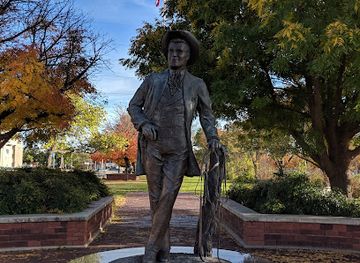 oklahoma/norman/attraction/james-garner-statue