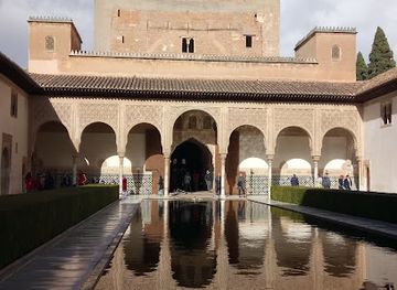 spain/granada/attraction/patio-de-los-arrayanes