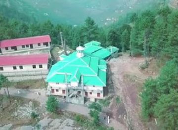 pakistan/azad-jammu-and-kashmir/attraction/khahrian-pachiot