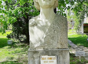 romania/iasi-surroundings/attraction/bustul-lui-mihai-eminescu