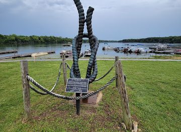 illinois/western-illinois/attraction/world-s-largest-square-knot