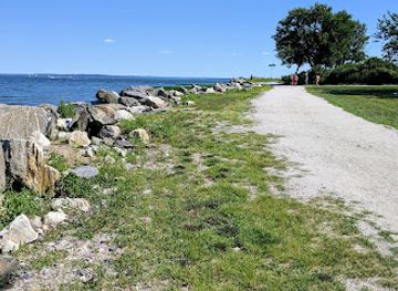 connecticut/greenwich-point-park/attraction/greenwich-point-beach