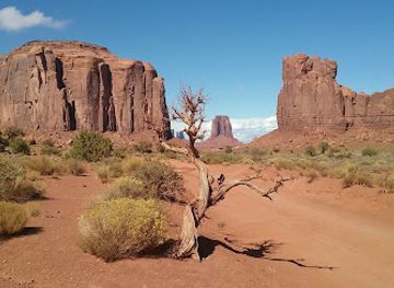 arizona/monument-valley/attraction/monument-valley-overlook