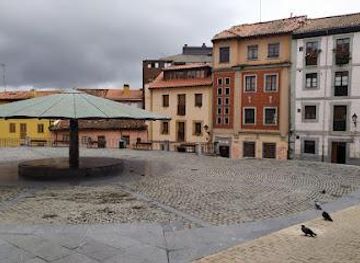 spain/oviedo/attraction/plaza-del-paraguas