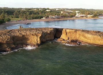 puerto-rico/camuy-river-cave-park/attraction/penon-amador-beach