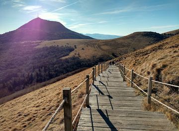 france/auvergne-volcanoes/attraction/puy-pariou