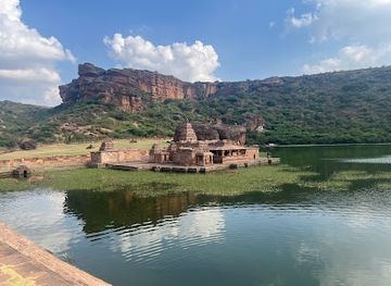 india/karnataka/attraction/badami-cave-temples