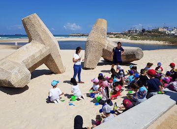 israel/ashdod/attraction/merkaz-hadolfin-ve-hayam