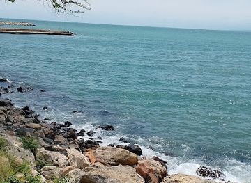 bulgaria/pomorie/attraction/statue-on-peyo-yavorov