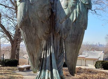 iowa/council-bluffs/attraction/black-angel-statue