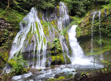 washington/columbia-river-gorge/attraction/panther-creek-falls