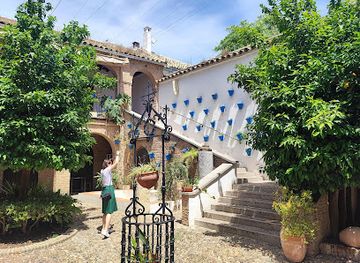 spain/cordoba/san-lorenzo/attraction/cordoba-free-walking-tour-in-english-and-spanish-visitas-guiadas-y-free-tours-mezquita-catedral-de-cordoba