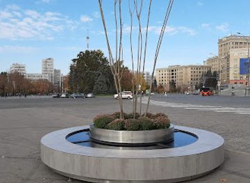 ukraine/kharkiv/constitution-square/attraction/freedom-square