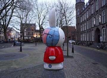 netherlands/utrecht/attraction/statue-of-dick-bruna-nijntje