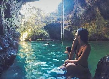 jamaica/negril/attraction/blue-hole-mineral-spring-jamaica