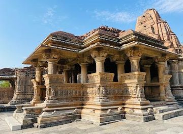 india/udaipur/attraction/sas-bahu-temple