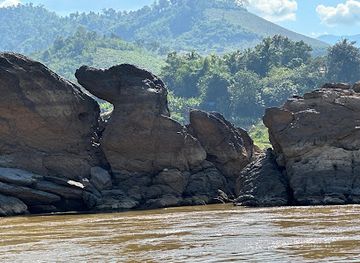 laos/bokeo-province/attraction/dog-head-stone