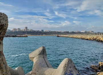 romania/constanta/attraction/the-dam-green-lighthouse