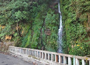 india/darjeeling/batasia-loop/attraction/hima-falls