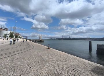 portugal/lisbon/belem/attraction/escultura-de-luz