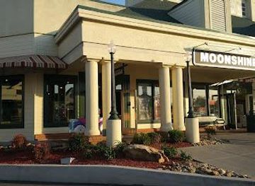 tennessee/knoxville/attraction/smith-creek-moonshine-pigeon-forge