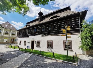 czechia/machovo-jezero/attraction/pamatnik-karla-hynka-machy