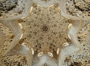 spain/sierra-nevada/attraction/sala-de-los-abencerrajes