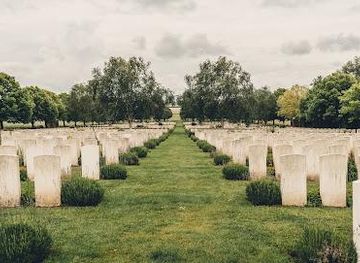belgium/ostend-bruges-international-airport/attraction/hooge-crater-cemetery