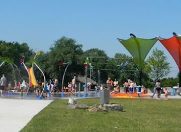 oklahoma/edmond/attraction/barnett-field-splash-pad