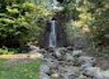 michigan/petoskey/attraction/waterfall-area