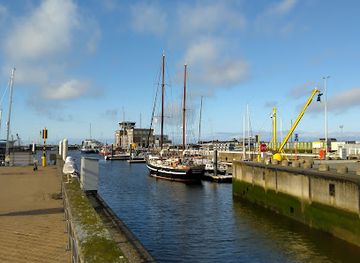 belgium/ostend-bruges-international-airport/attraction/visserskaai-ecluse