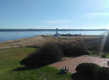 rhode-island/newport-county/attraction/prudence-island-lighthouse