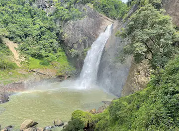 Dunhinda Waterfall