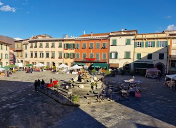 italy/lunigiana/attraction/piazza-medicea